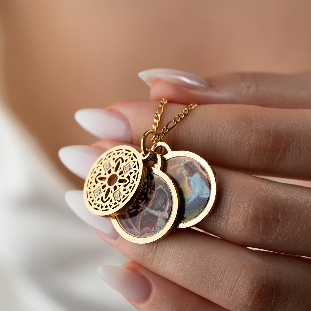 Custom Locket Necklace with Photo, Personalized Photo Pendant, Engravable Memorial Jewelry, Mothers Day Gift for Her